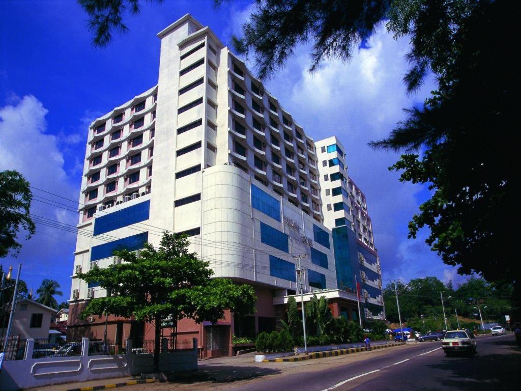 Yuzana Hotel Yangón Exterior foto