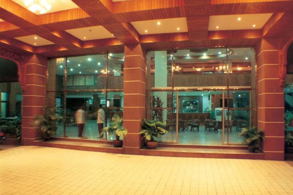 Yuzana Hotel Yangón Exterior foto